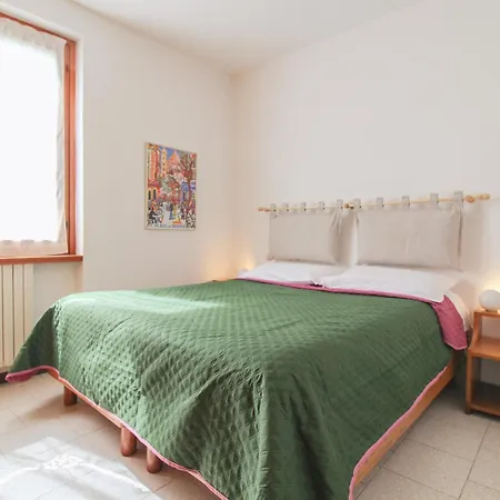 Apartament Sanziana
