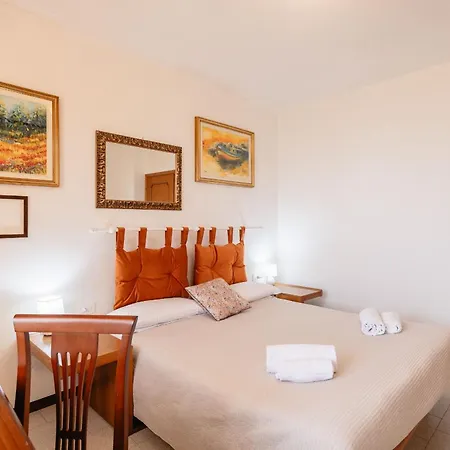 Apartament Sanziana