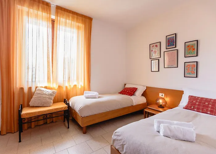Apartament Sanziana